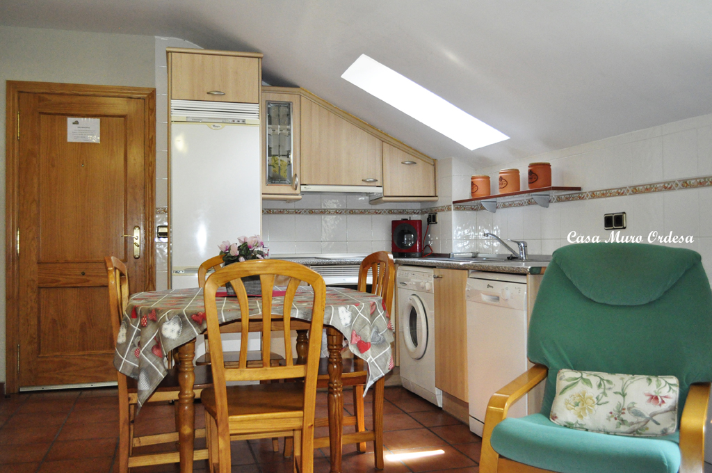 e. Apartamento ático abuhardillado con bacón