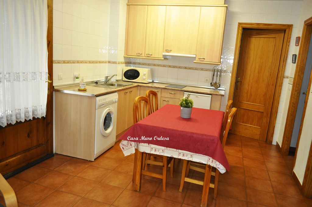 b. Apartamento bajo derecha.