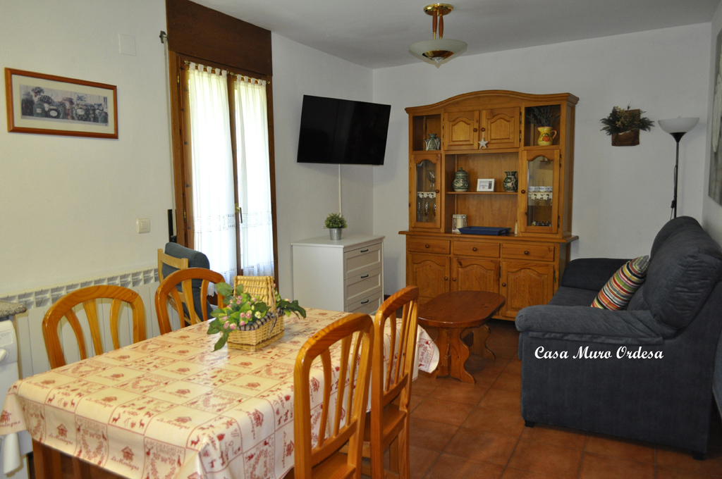 d. Apartamento segundo izquierda.